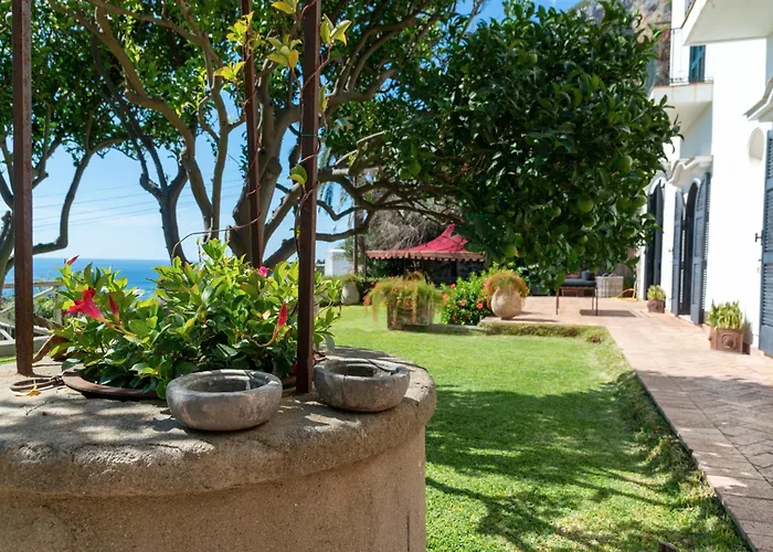 Donna Michelle - Private Pool & Faraglioni View * Κάπρι