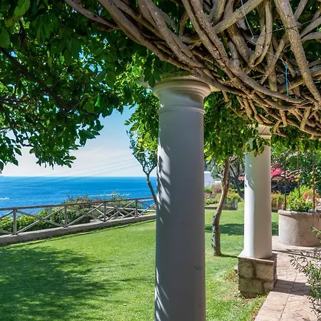 Donna Michelle - Private Pool & Faraglioni View *