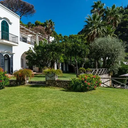 Villa Donna Michelle - Private Pool & Faraglioni View Capri