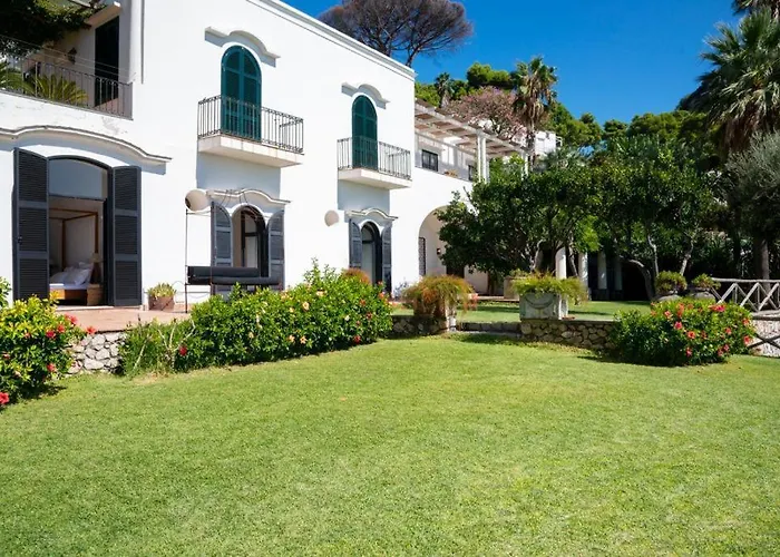 Villa Donna Michelle - Private Pool & Faraglioni View Capri