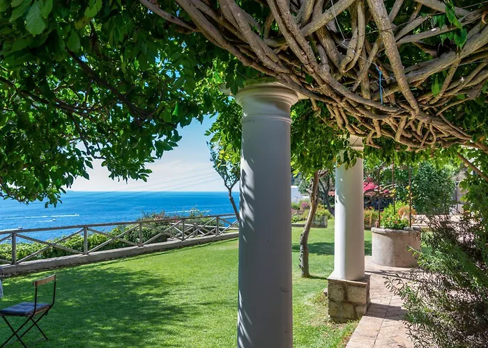 Donna Michelle - Private Pool & Faraglioni View *