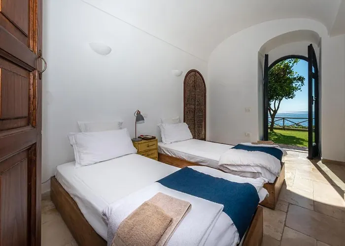 Donna Michelle - Private Pool & Faraglioni View *