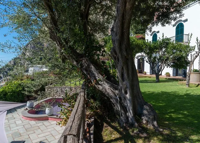 Donna Michelle - Private Pool & Faraglioni View Вилла Капри